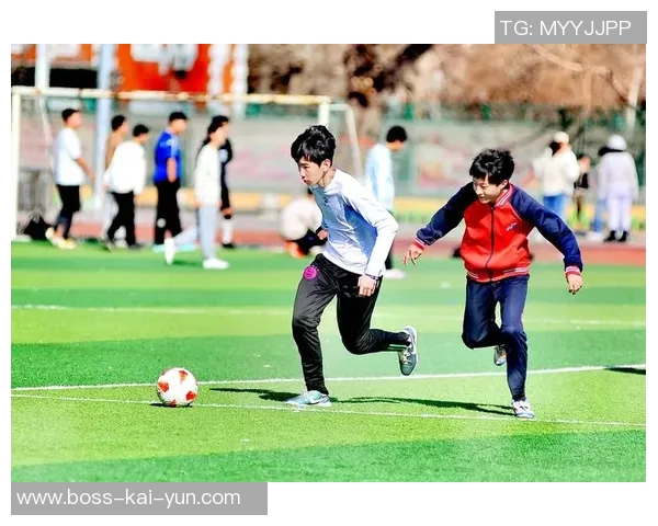 奔跑吧足球头像展现激情与活力的完美结合，助力每一位球迷的热血梦想