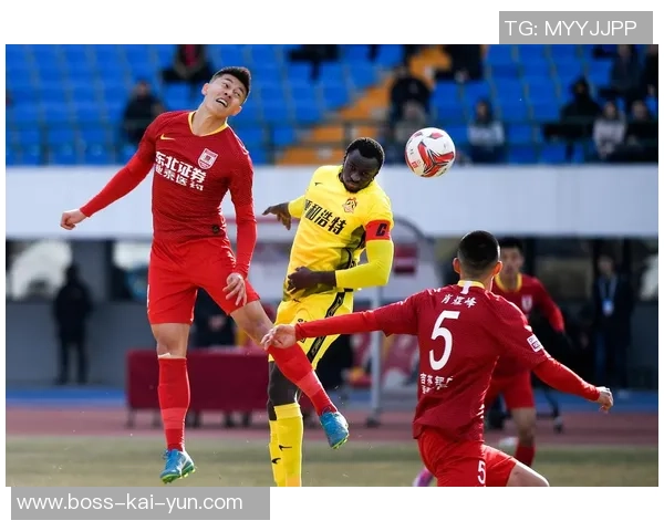 明星足球队赛场外冲突引发热议球迷反应不一 明星足球队赛场外冲突引发热议球迷反应不一